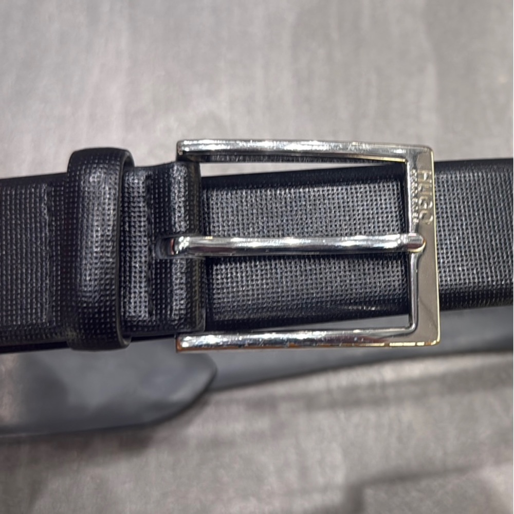 Hugo Boss Textured Black Leather Men's Dress Belt Size 32 Waist